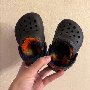 Kids Black Fuzzy Lined Crocs size 4C